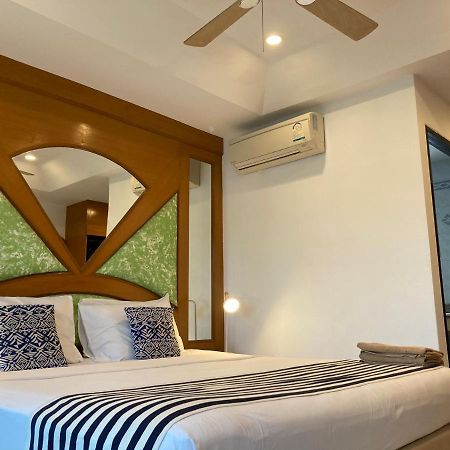 Waree'S Guesthouse Pantai Kata Bagian luar foto