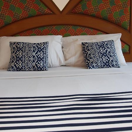 Waree'S Guesthouse Pantai Kata Bagian luar foto
