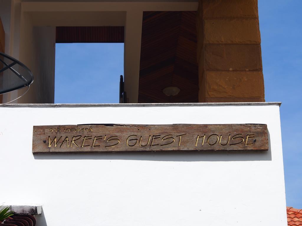 Waree'S Guesthouse Pantai Kata Bagian luar foto