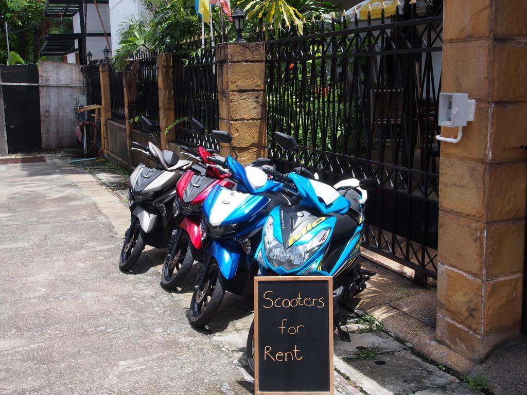 Waree'S Guesthouse Pantai Kata Bagian luar foto