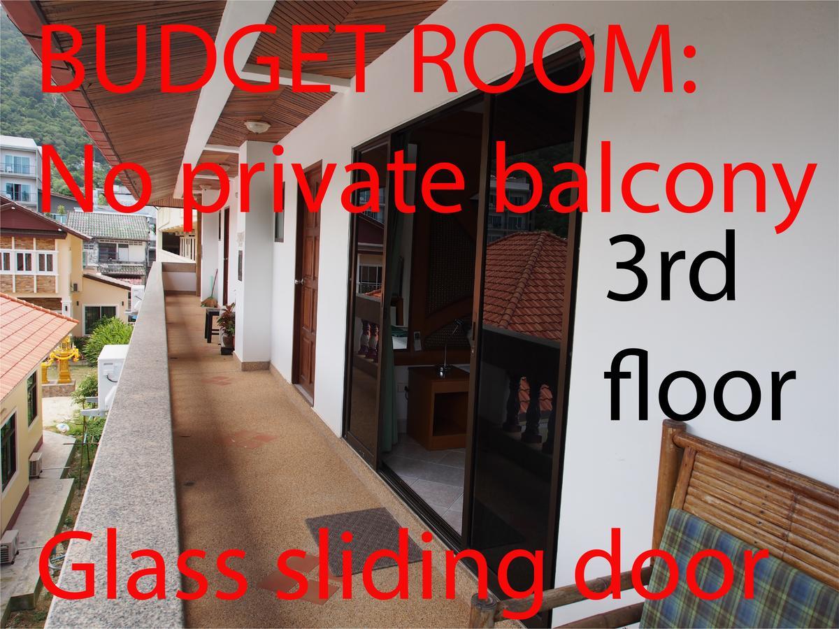 Waree'S Guesthouse Pantai Kata Bagian luar foto