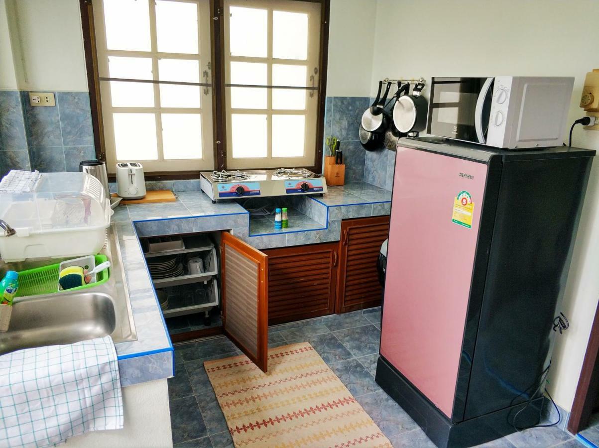 Waree'S Guesthouse Pantai Kata Bagian luar foto