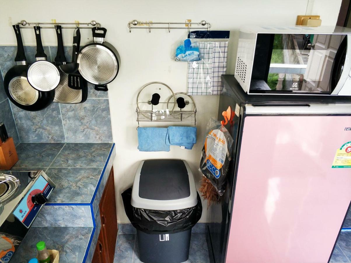 Waree'S Guesthouse Pantai Kata Bagian luar foto