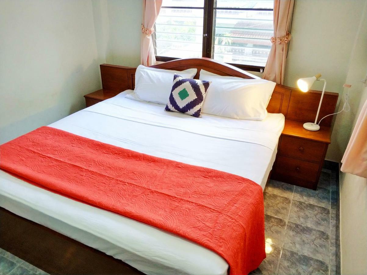 Waree'S Guesthouse Pantai Kata Bagian luar foto
