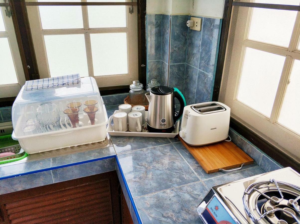 Waree'S Guesthouse Pantai Kata Bagian luar foto
