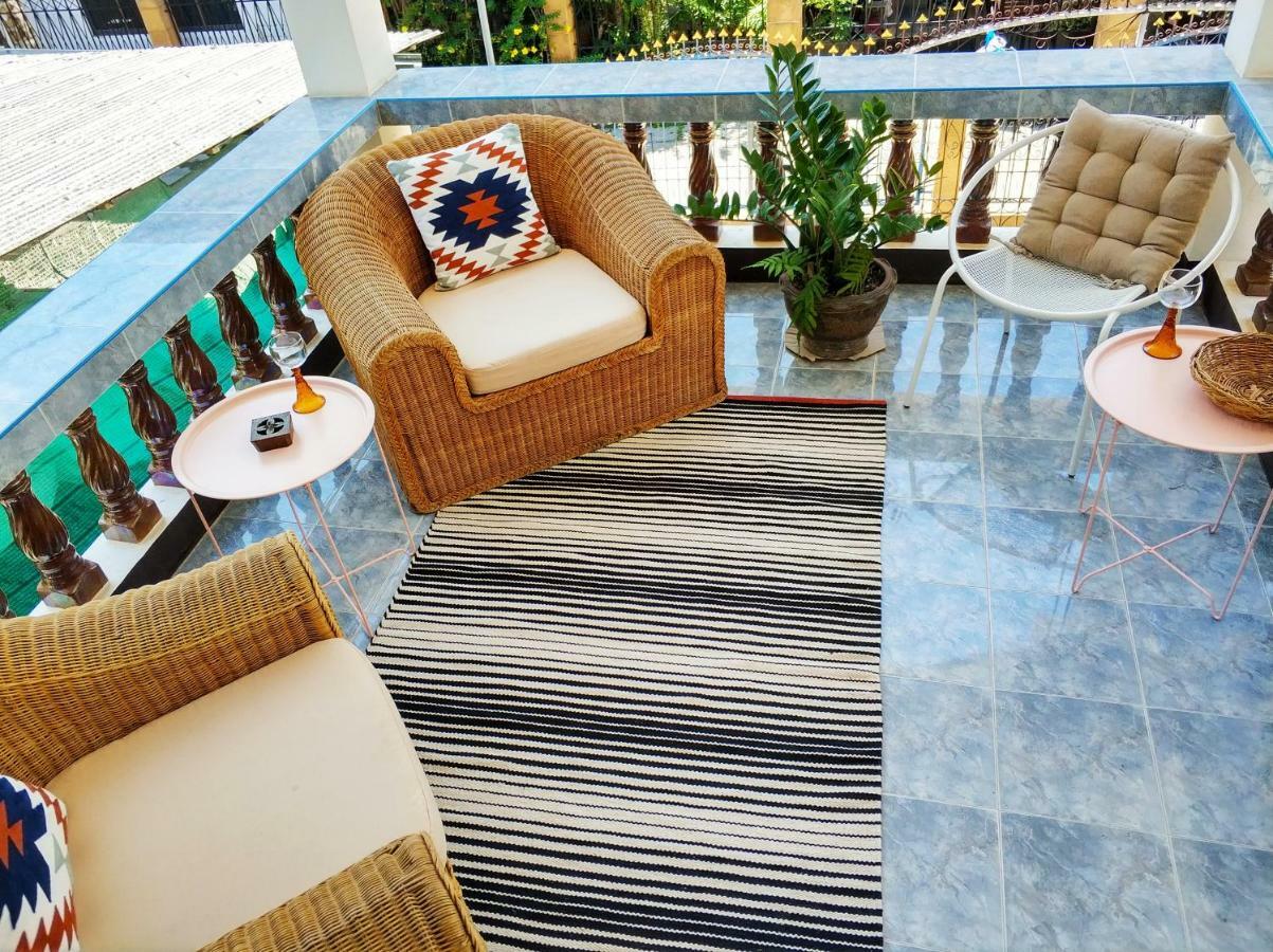 Waree'S Guesthouse Pantai Kata Bagian luar foto