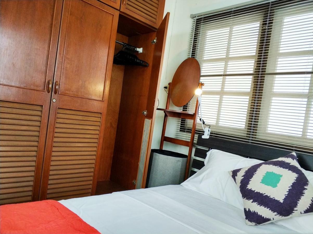 Waree'S Guesthouse Pantai Kata Bagian luar foto