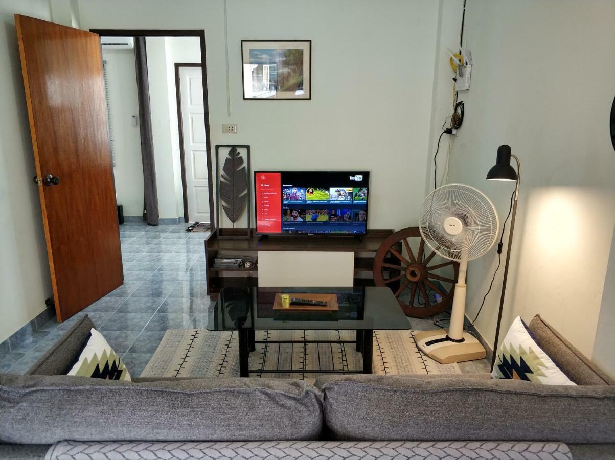 Waree'S Guesthouse Pantai Kata Bagian luar foto